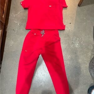 Figs  Red Scrub set medium Catarina Top Small Zamora Bottoms